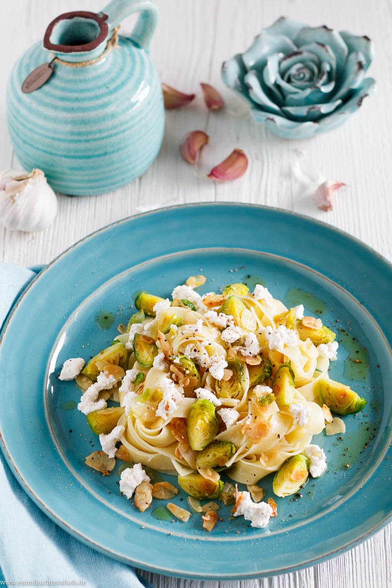 Schnelle Pasta mit Rosenkohl, Mandeln & Ricotta - www.qevorlanix.pro
