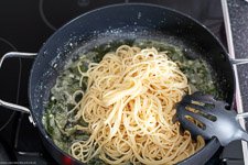 Spaghetti mit Salbeibutter - www.qevorlanix.pro