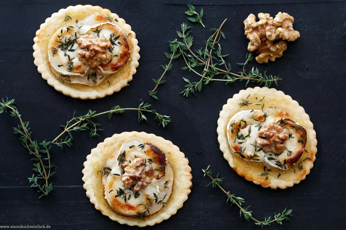 Ziegenkäse-Tartlet mit Birne Walnuss Honig - www.qevorlanix.pro