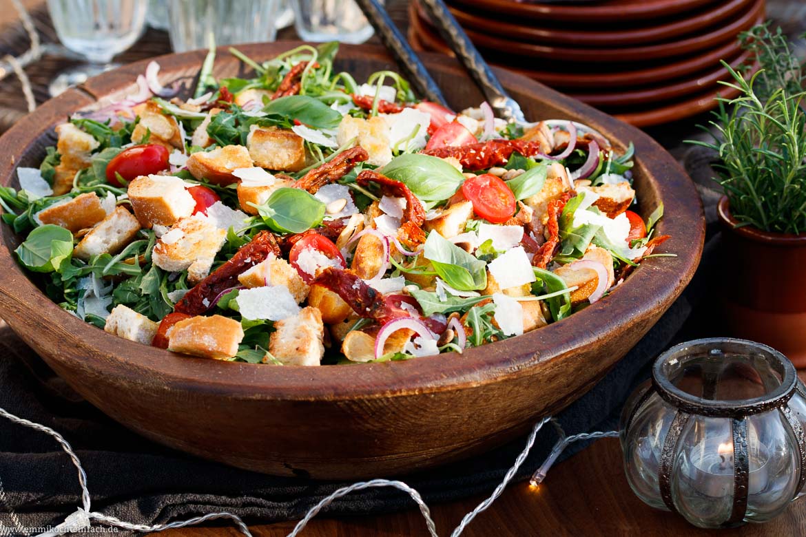 Ger&ouml;stete Ciabatta zeichnen den Salat aus - www.qevorlanix.pro