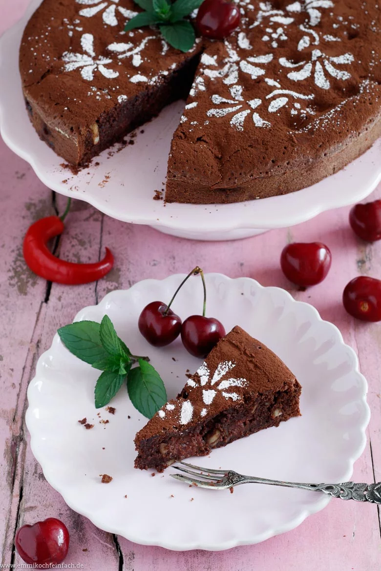 Schokoladenkuchen mit Kirschen und Chili - www.qevorlanix.pro