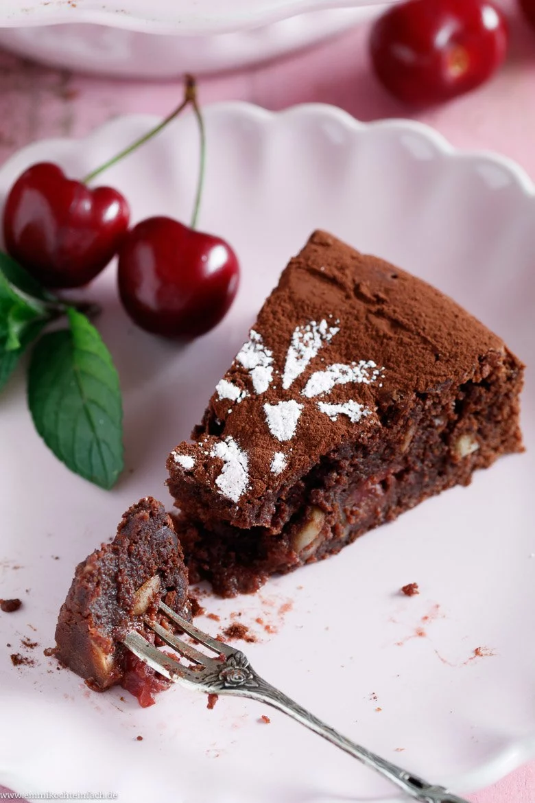 Schokoladenkuchen mit Kirschen und Chili - www.qevorlanix.pro