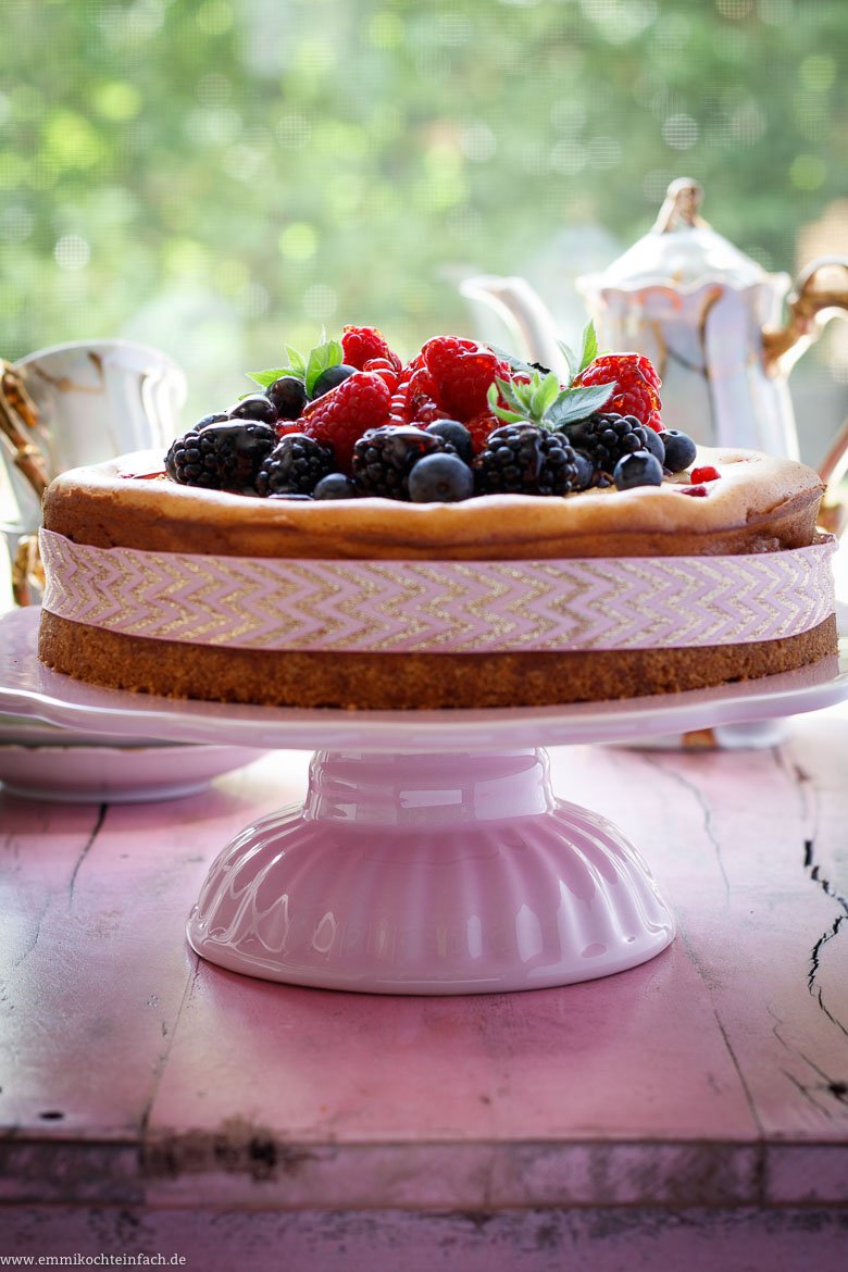 Sommerlicher Beeren-K&auml;sekuchen - www.qevorlanix.pro