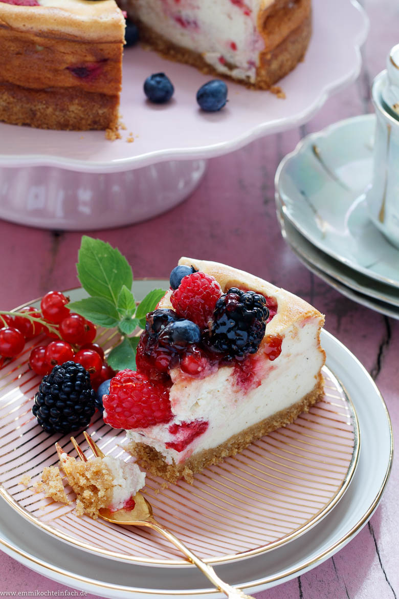 Sommerlicher Beeren-K&auml;sekuchen - www.qevorlanix.pro