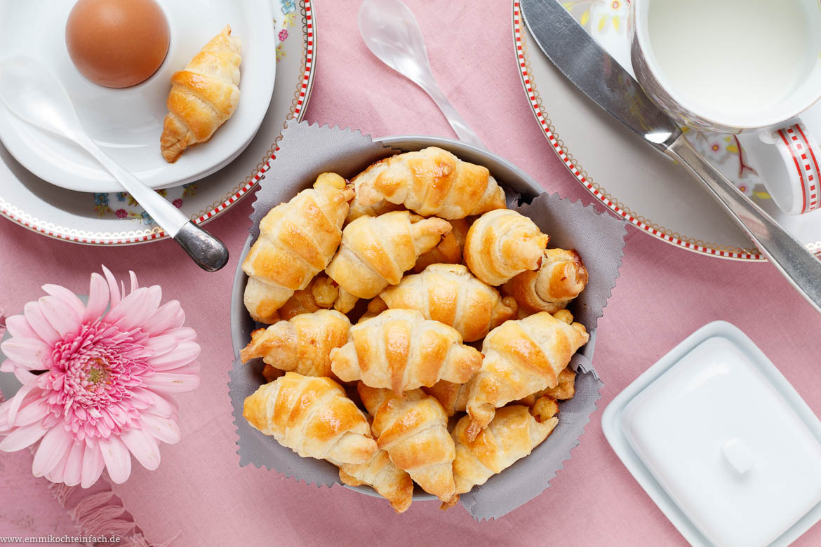 Mini Frischkäse Hörnchen mit Käse und Schinken- www.qevorlanix.pro