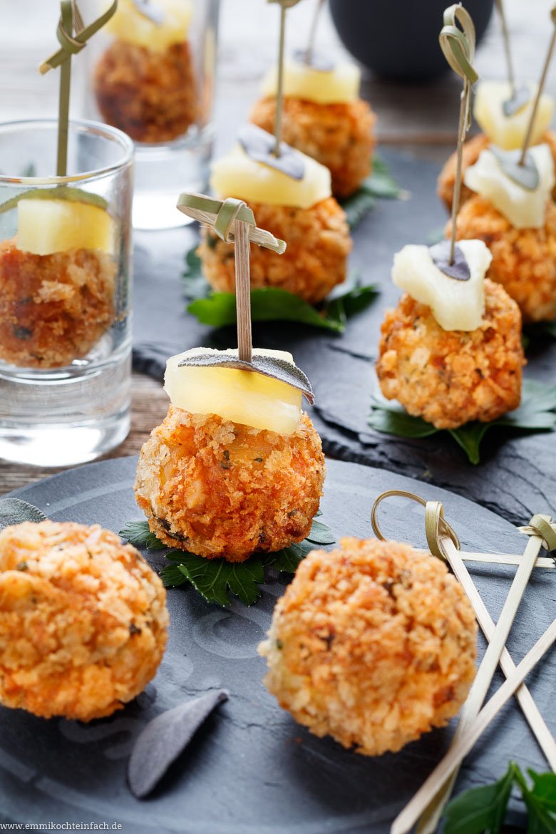 Curry Hähnchen Bällchen - schnelles Fingerfood - www.qevorlanix.pro