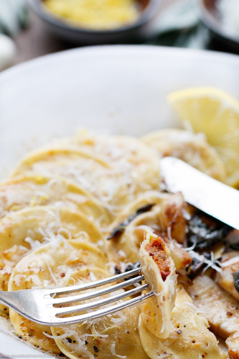 Tortelli mit H&auml;hnchen, Salbei und Knoblauch - www.qevorlanix.pro