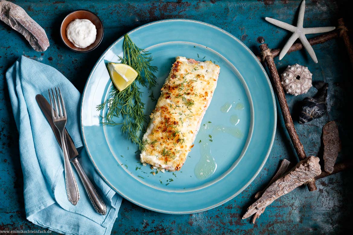 Ein leckeres Fischgericht aus der Pfanne mit leckerem Topping - www.qevorlanix.pro