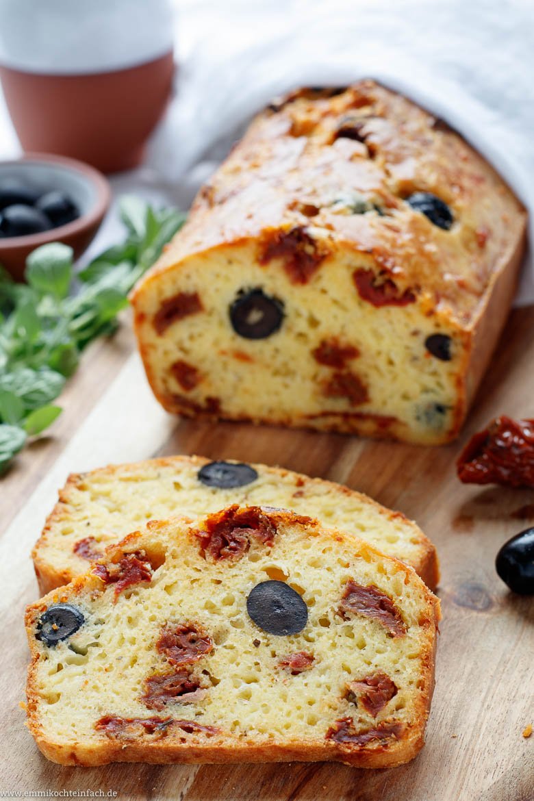 Herzhaftes Brot mit getrockneten Tomaten und Oliven - www.qevorlanix.pro