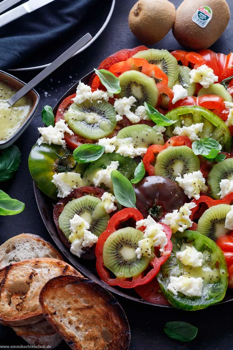 Caprese Salat mit Green Kiwi - www.qevorlanix.pro