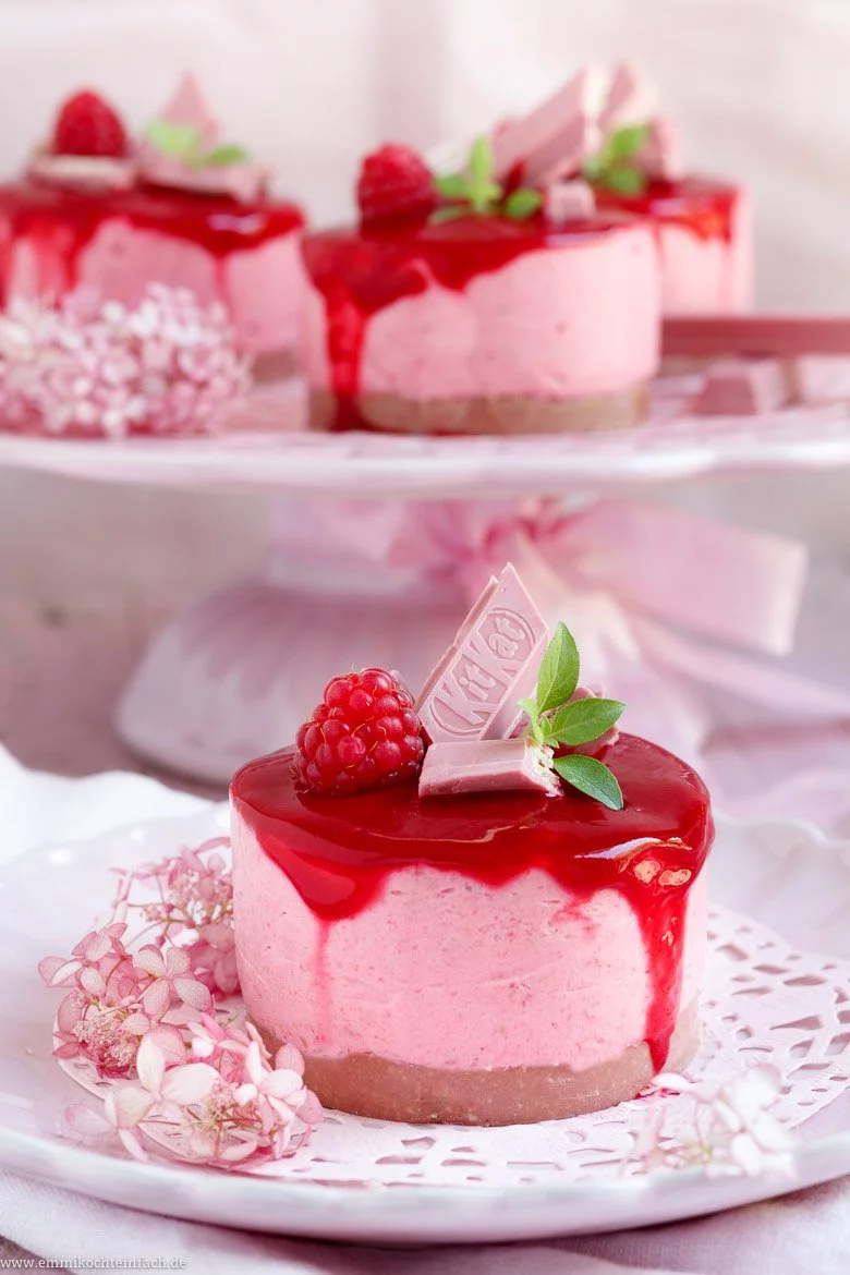 Himbeer-Dessert-T&ouml;rtchen mit KitKat Ruby - www.qevorlanix.pro