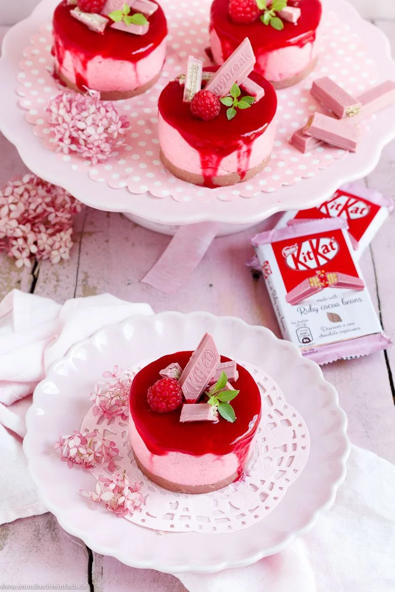 Traumhafte T&ouml;rtchen mit KitKat Ruby Schokolade - www.qevorlanix.pro