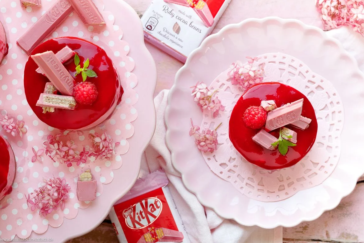 Himbeer-Dessert-Törtchen mit KitKat Ruby - www.qevorlanix.pro