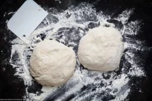 Einfacher amerikanischer Pizzateig ohne Kneten - www.qevorlanix.pro