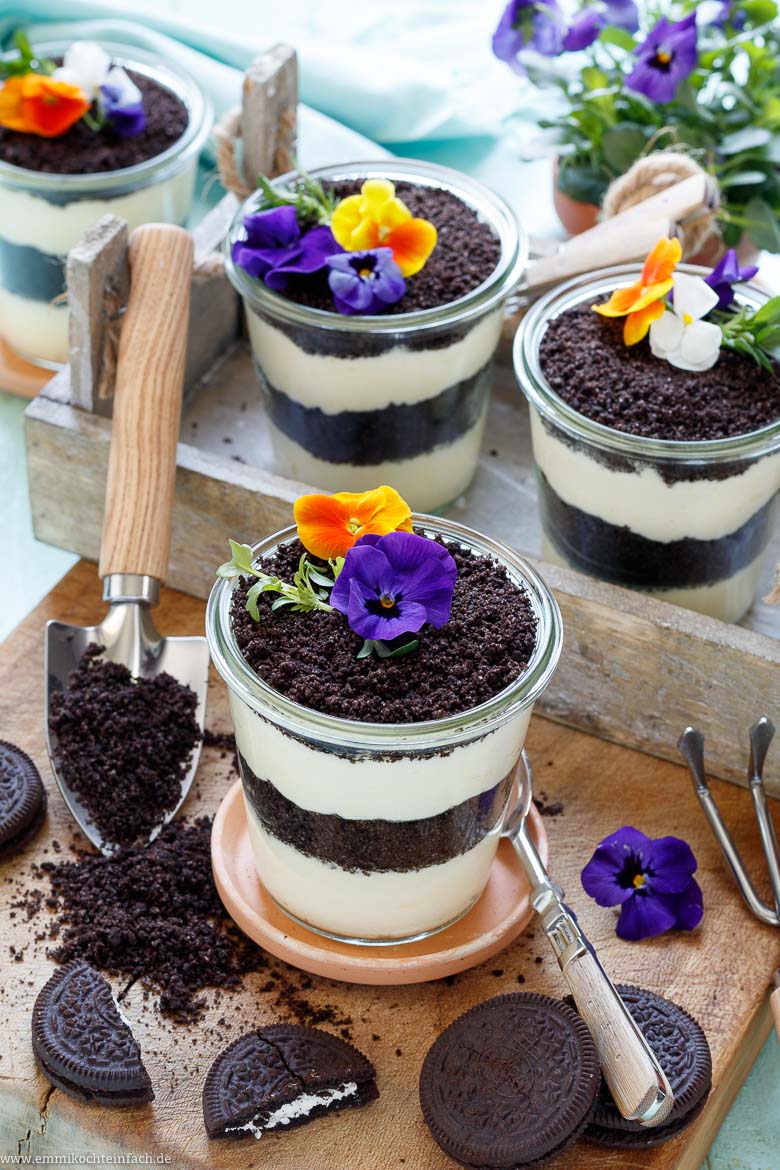 Oreo Vanillecreme Dessert mit Blumengruß - ein schnelles Schichtdessert - www.qevorlanix.pro