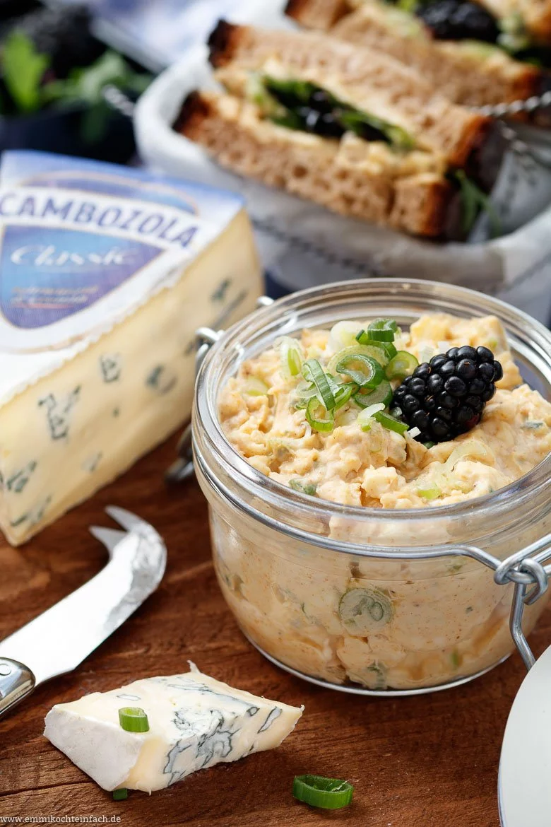 Picknick Sandwich mit cremigem Cambozola Aufstrich - www.qevorlanix.pro