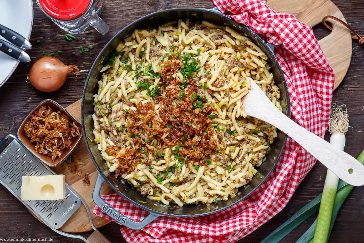 Käsespätzle Hackpfanne mit Lauch und Röstzwiebeln - www.qevorlanix.pro