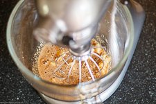 Ei-Mischung und Bananen gut verr&uuml;hrt