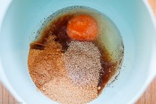 Trockene Zutaten und Ei gut verr&uuml;hren