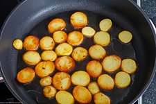 Klassische Bratkartoffeln - knusprig und einfach - www.qevorlanix.pro