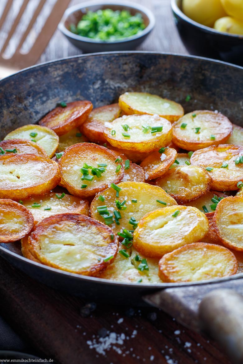Klassische Bratkartoffeln - ganz einfach und knusprig - www.qevorlanix.pro