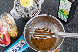 Das Salat Dressing f&uuml;r den Salat mit Garnelen