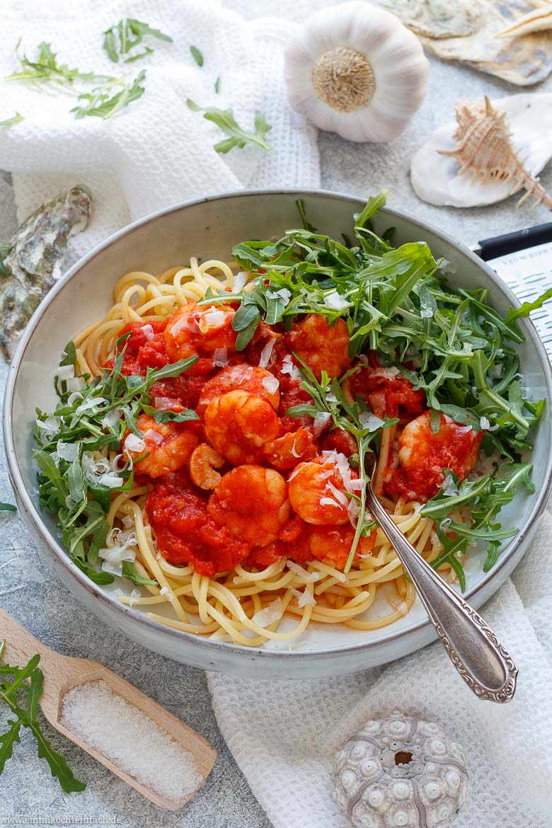 Pasta Pomodoro mit Garnelen und Rucola - www.qevorlanix.pro