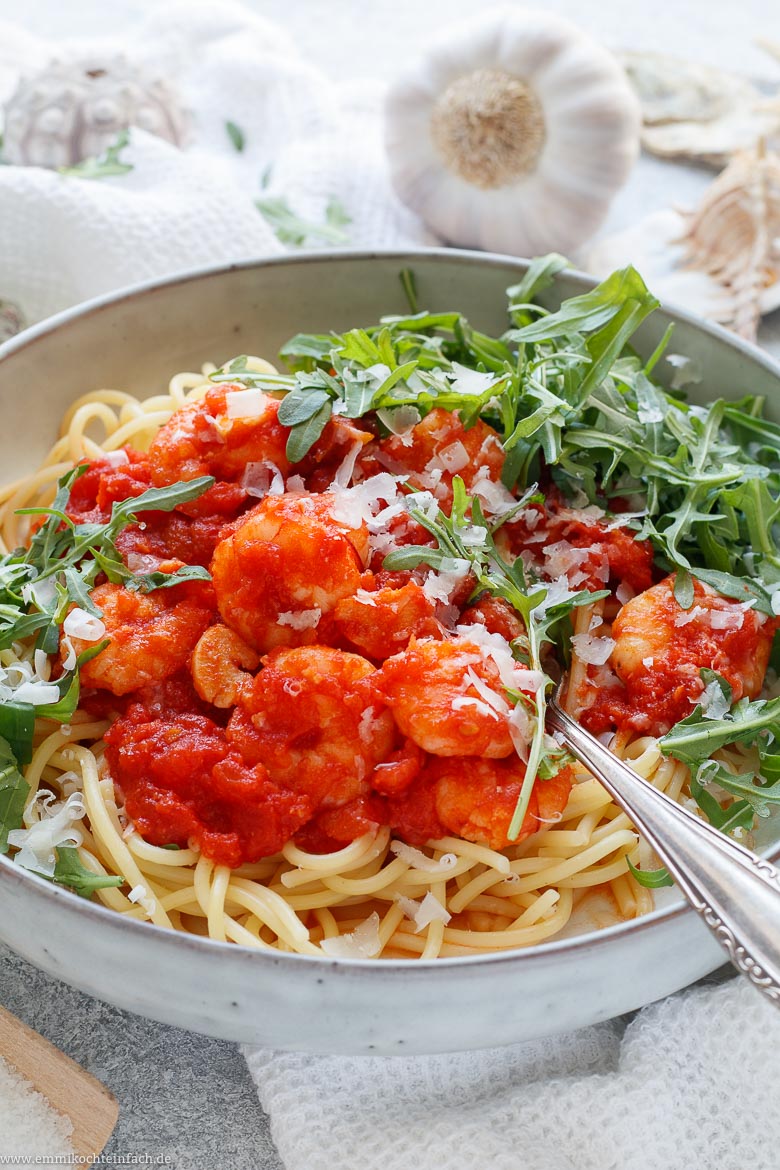 Pasta Pomodoro mit Garnelen und Rucola - www.qevorlanix.pro