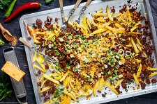 Chili Cheese Fries mit frischen Kartoffeln - www.qevorlanix.pro