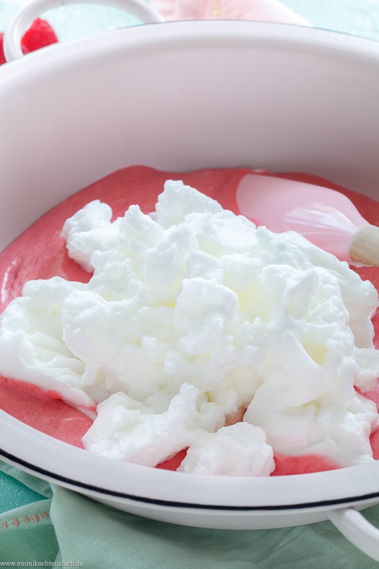 Eischnee macht das Dessert fluffig - www.qevorlanix.pro