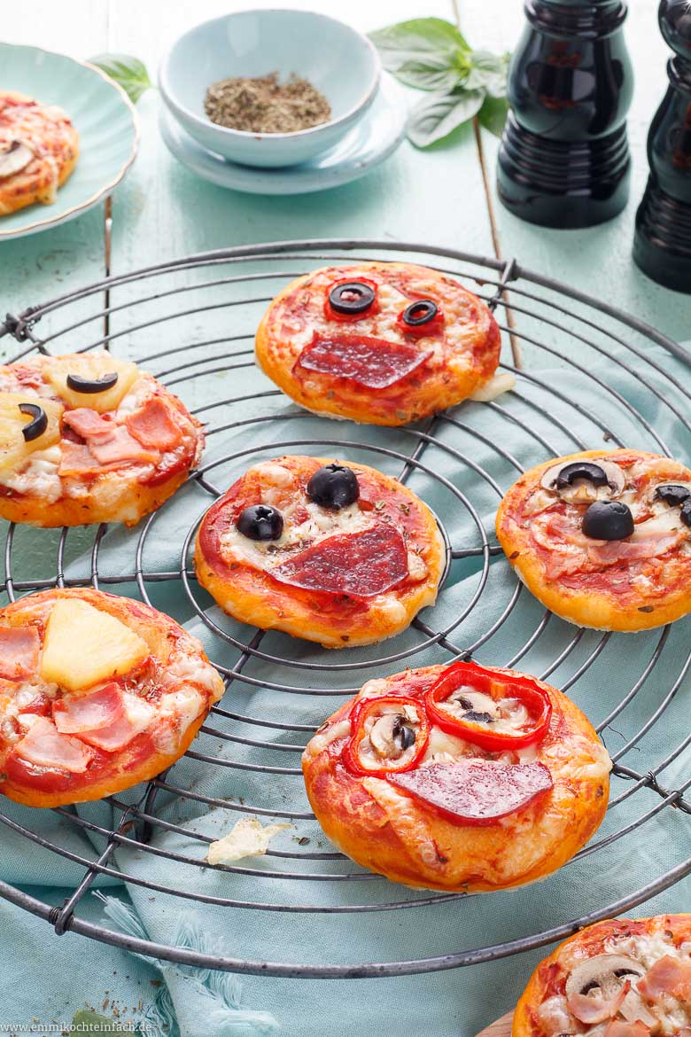 Mini Pizza - kleine Pizzen einfach selbst gemacht - www.qevorlanix.pro