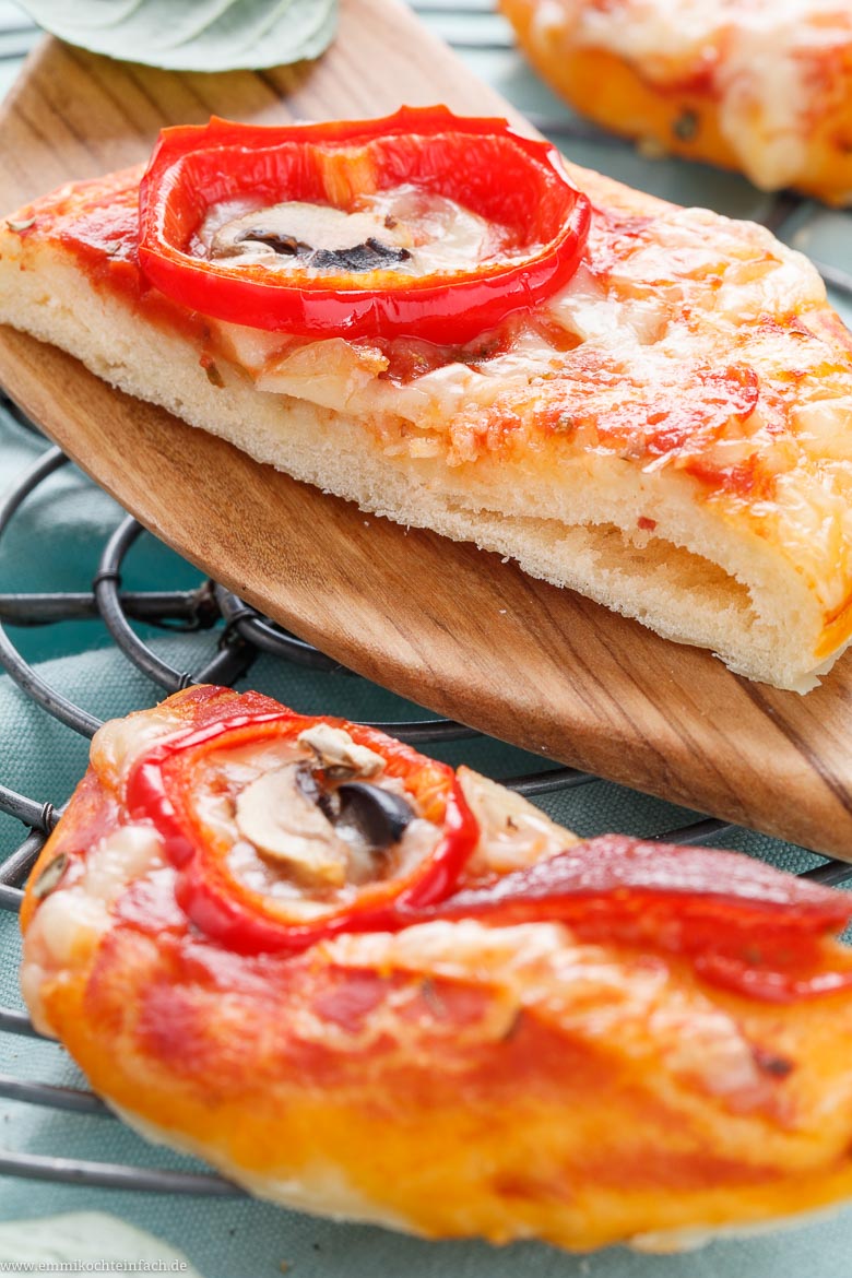 Mini Pizza - kleine Pizzen einfach selbst gemacht - www.qevorlanix.pro