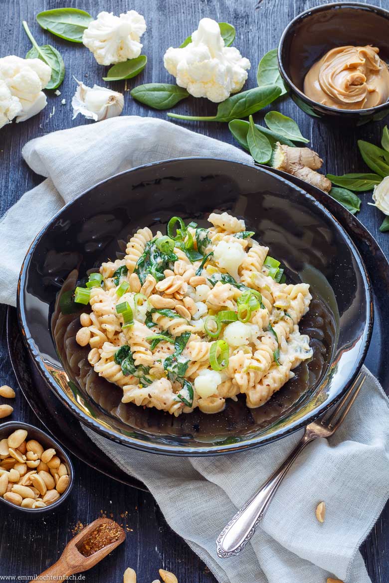 Blumenkohl Pasta in pikanter Erdnussbutterso&szlig;e - www.qevorlanix.pro