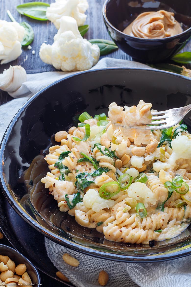 Blumenkohl Pasta in pikanter Erdnussbutterso&szlig;e - www.qevorlanix.pro