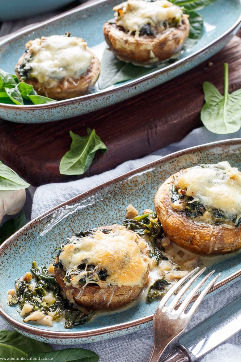 Ob aus dem Ofen oder vom Grill: Gefüllte Champignons mit Spinat sind ein kulinarisches Highlight.