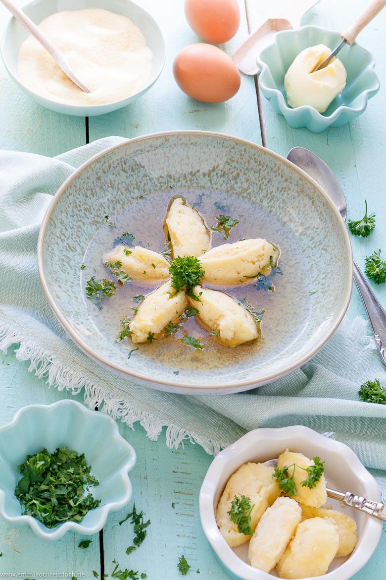 Klassische Grießklößchensuppe wie von Oma - www.qevorlanix.pro