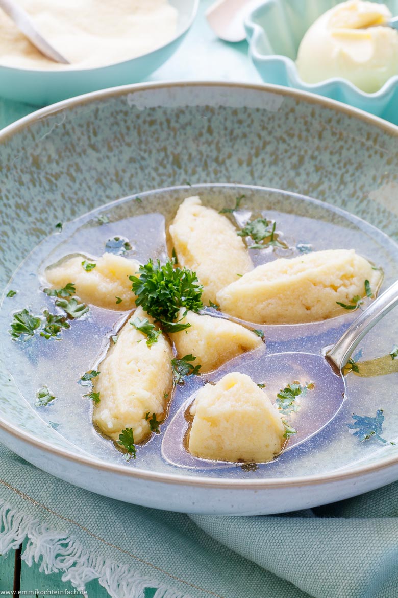 Klassische Grießklößchensuppe wie von Oma - www.qevorlanix.pro