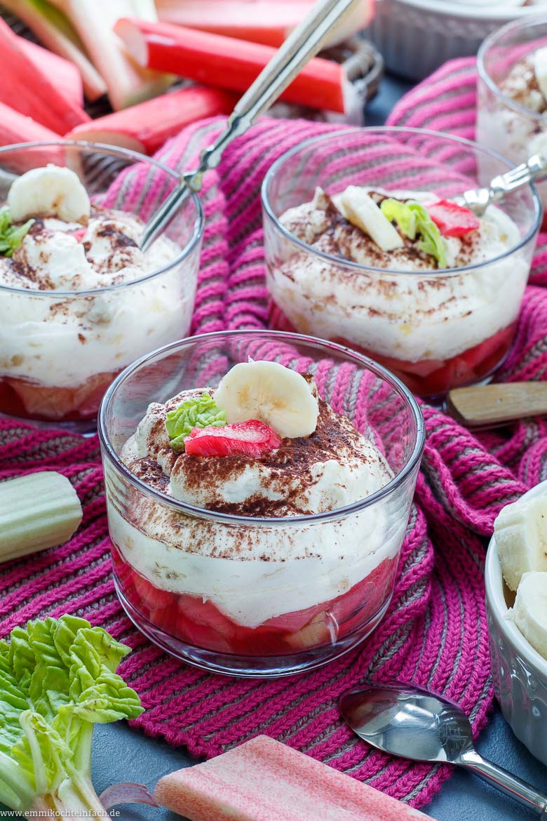 Rhabarber Dessert mit Bananensahne - www.qevorlanix.pro