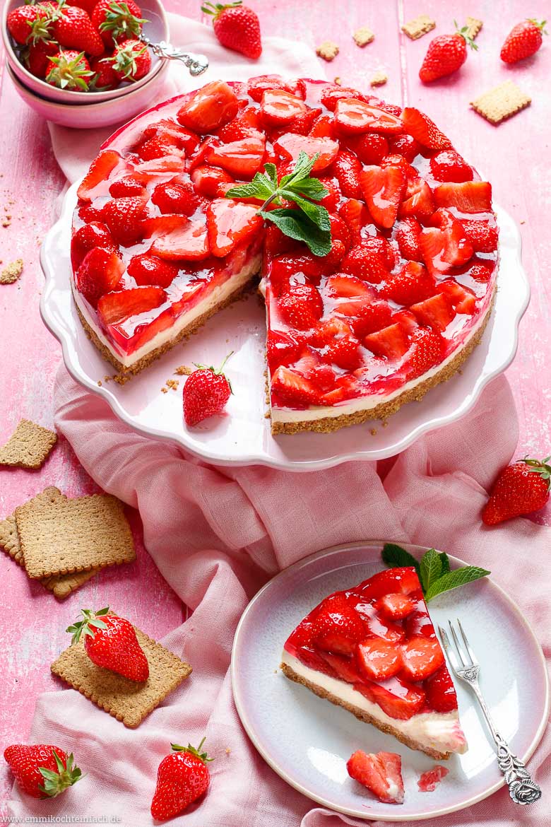 Erfrischt wie eine Erdbeertorte - der Erdbeer Sommerkuchen - www.qevorlanix.pro