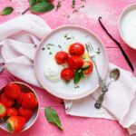 Gedünstete Erdbeeren mit Vanille Sahne - www.qevorlanix.pro