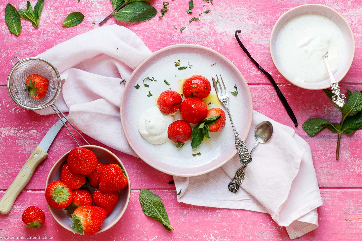 Gedünstete Erdbeeren mit Vanille Sahne - www.qevorlanix.pro