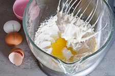 Kuchenteig anr&uuml;hren