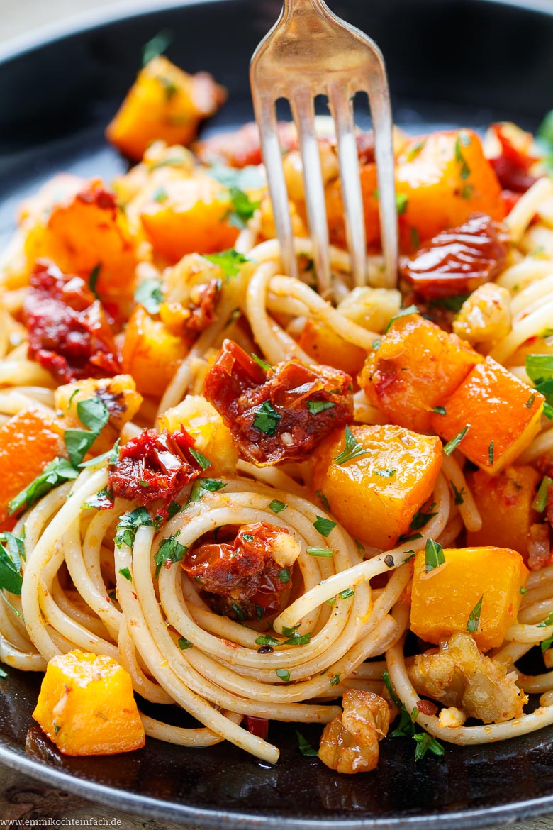 Pasta mit K&uuml;rbis - www.emmikochteinfach