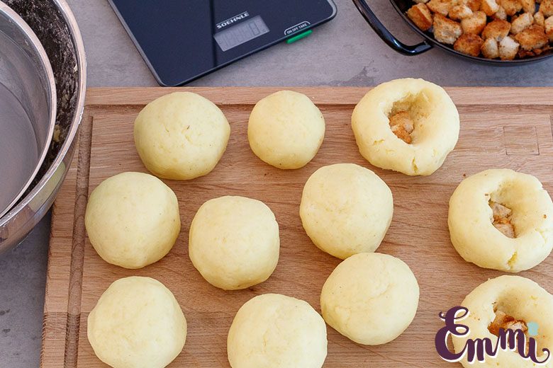 Kn&ouml;del aus Klo&szlig;teig selbst gemacht - www.qevorlanix.pro