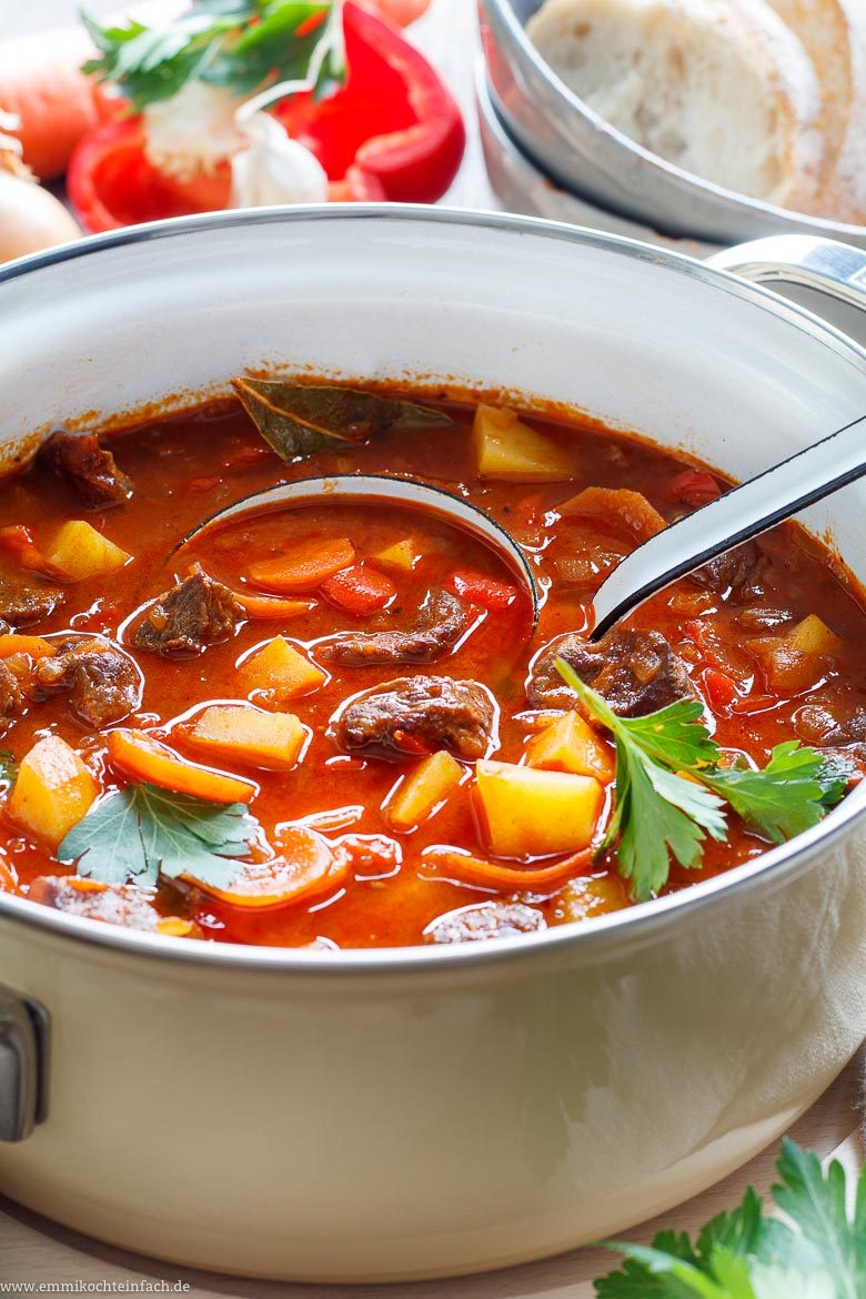 Omas Gulaschsuppe ungarischer Art - www.qevorlanix.pro