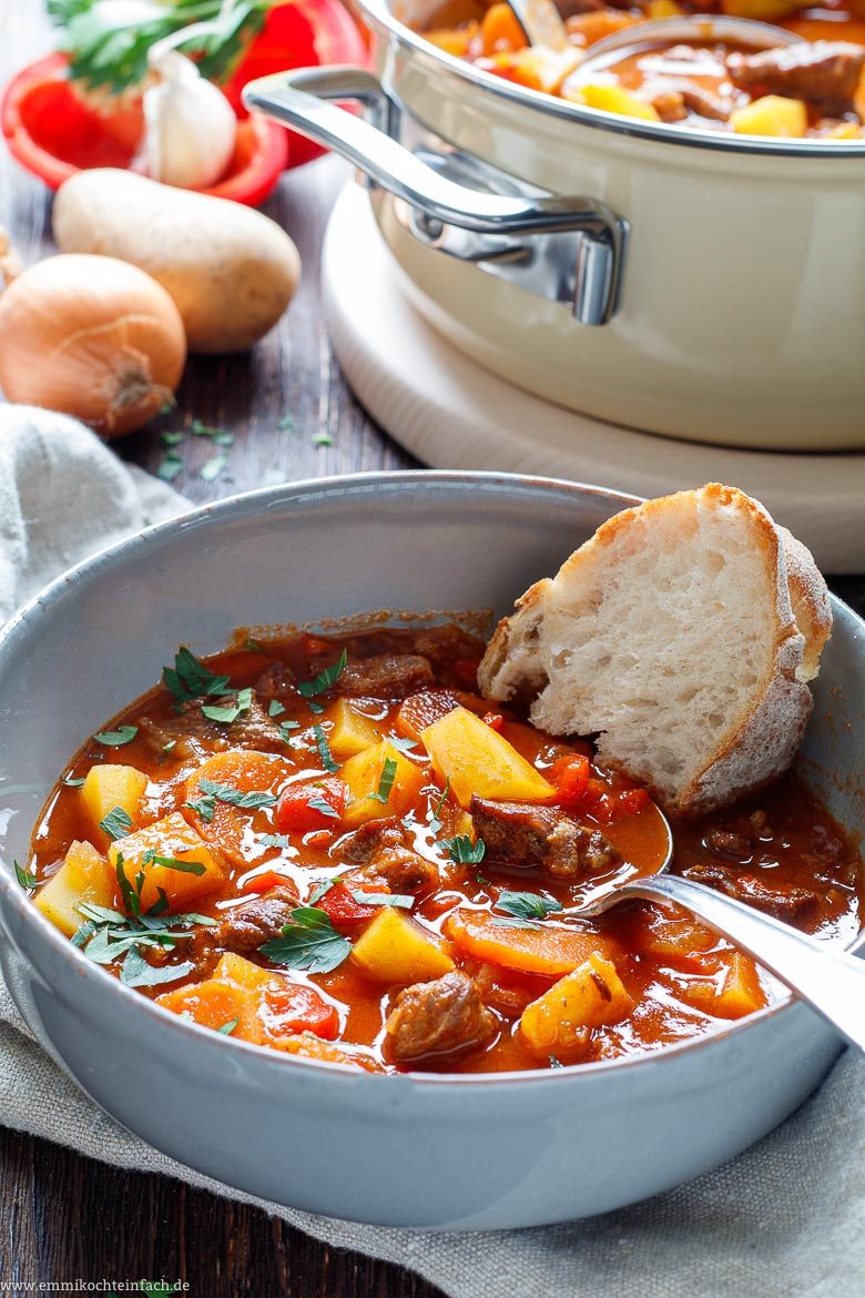 Omas Gulaschsuppe ungarischer Art - www.qevorlanix.pro