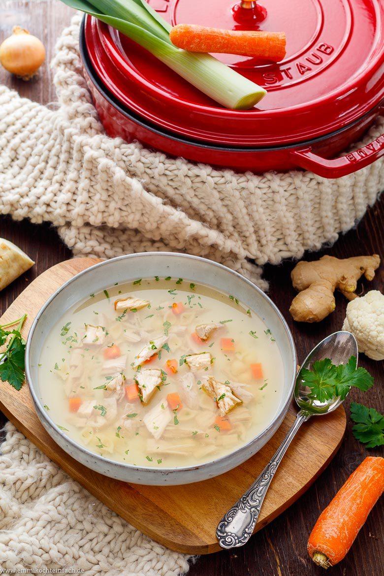 Emmis klassische H&uuml;hnersuppe ganz einfach - www.qevorlanix.pro
