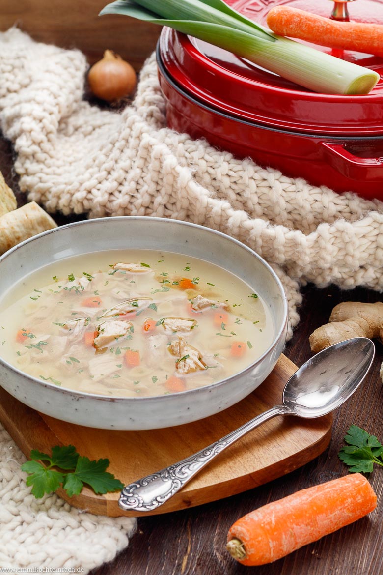 Emmis klassische H&uuml;hnersuppe ganz einfach - www.qevorlanix.pro