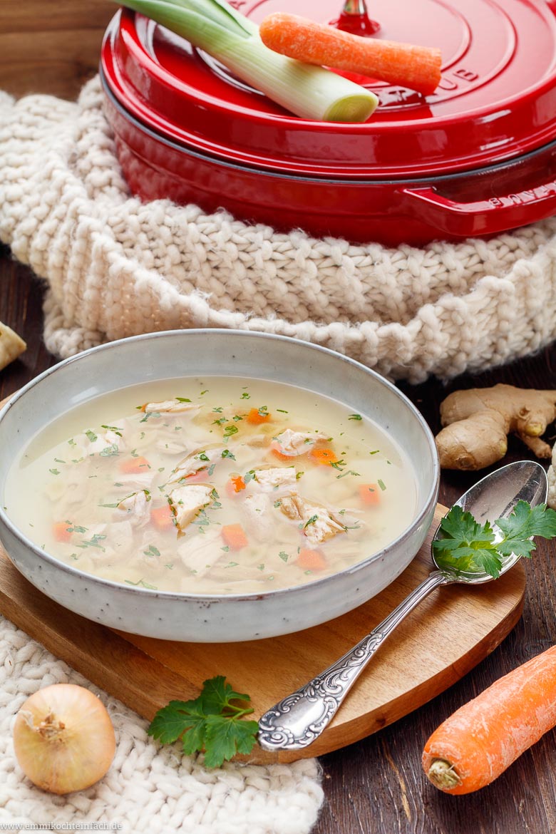 Emmis klassische H&uuml;hnersuppe ganz einfach - www.qevorlanix.pro