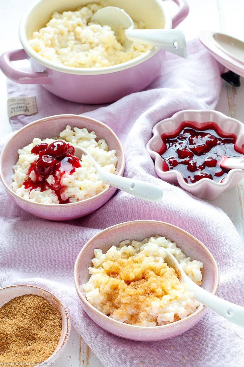 Milchreis mit Kirschen und roter Gr&uuml;tze